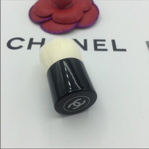 CHANEL Black Handle Kabuki Brush with White Bristles
